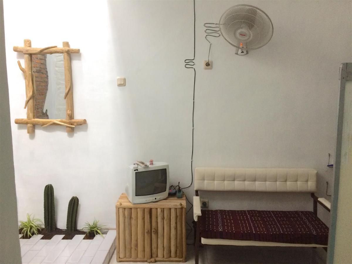 "Nomore" Gallery And Guesthouse Yogyakarta Esterno foto